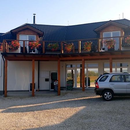 Penzion Conti Hotel Trencianska Tepla Exterior foto